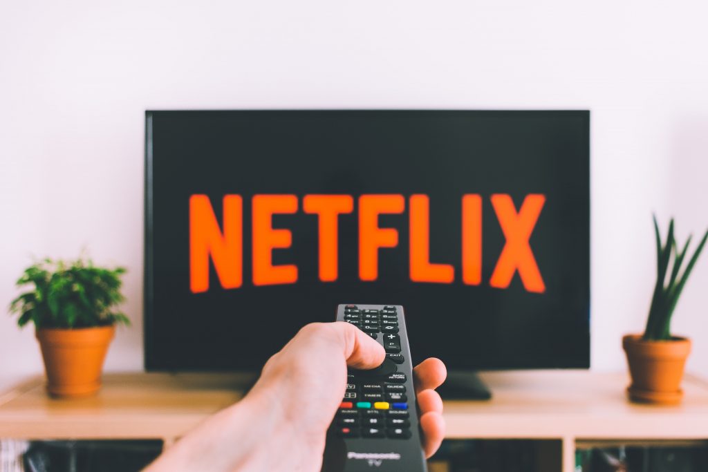 DATE NIGHT WITH NETFLIX. PHOTO PEXELS