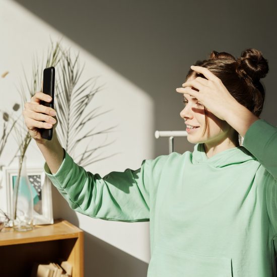 QUARANTINE TRICKS. PHOTO JULIA M CAMERON / PEXELS