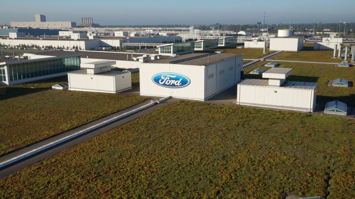 Coffee NA’S LARGEST LIVING ROOF – EIGHT FOOTBALL FIELDS IN SIZE – CONTINUES TO FLOURISH ATOP DEARBORN TRUCK PLANT’S ASSEMBLY BUILDING. VARIOUS PLANTS, INSECTS AND ANIMALS DEPEND ON WHAT IS NOW A THRIVING ECOSYSTEM. THE LIVING ROOF ALSO SERVES AS A COST-EFFECTIVE ALTERNATIVE TO ROOF MAINTENANCE FOR FORD