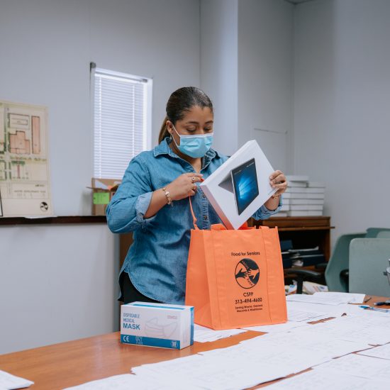 connect 313: QUICKEN LOANS PARTNER FOCUS: HOPE AND ITS VOLUNTEER NETWORK WILL BEGIN DISTRIBUTING DIGITAL DEVICES TO LOW-INCOME SENIORS.