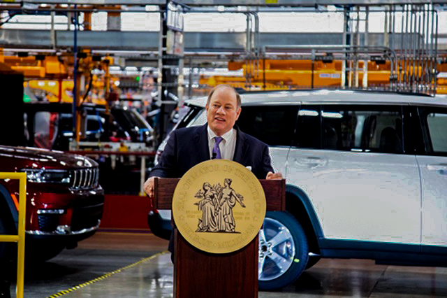 MAYOR DUGGAN DELIVERING HIS REMARKS FROM THE NEW STELLANTIS MACK AVENUE JEEP PLANT. PHOTO CITY OF DETROIT