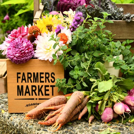 FARMERS MARKET PHOTO SHELLEY PAULS ; UNSPLASH