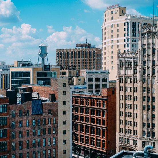 DOWNTOWN DETROIT, PHOTO ALEX BRISBEY; UNSPLASH