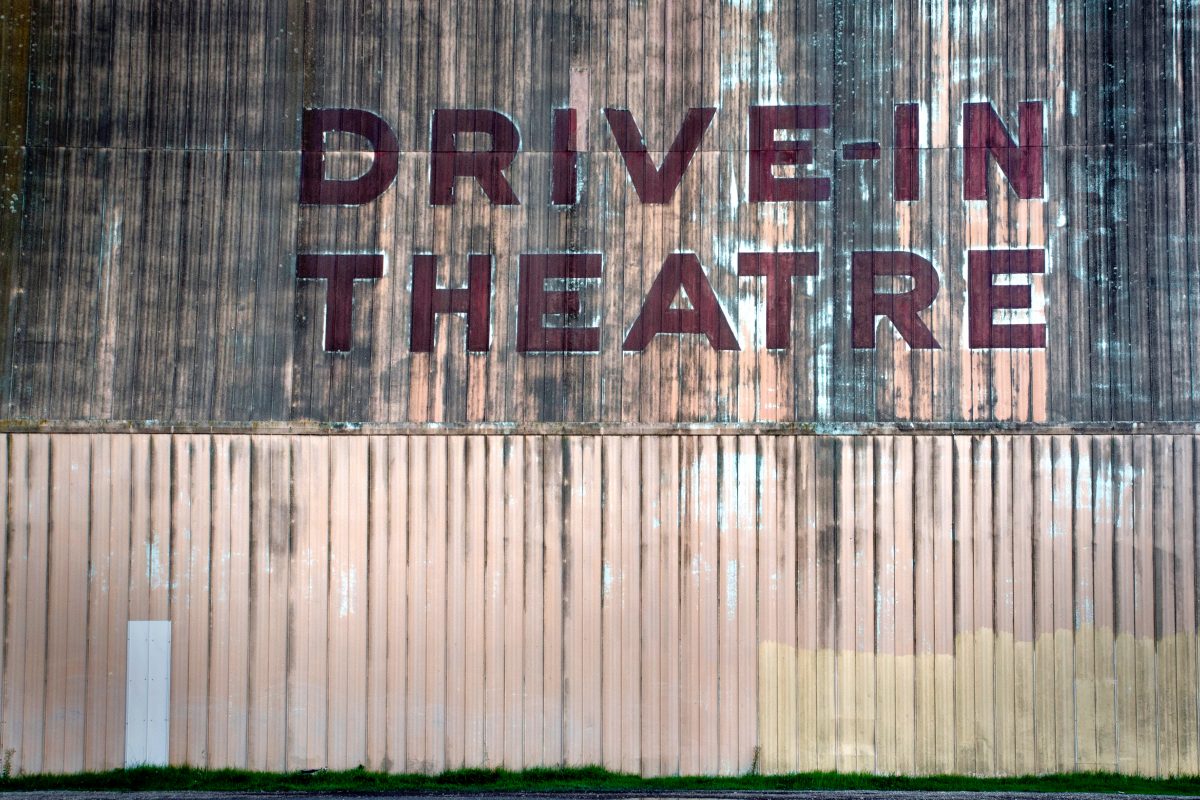 DRIVE-IN THEATERS IN DETROIT. PHOTO TIM MOSSHOLDER / UNSPLASH