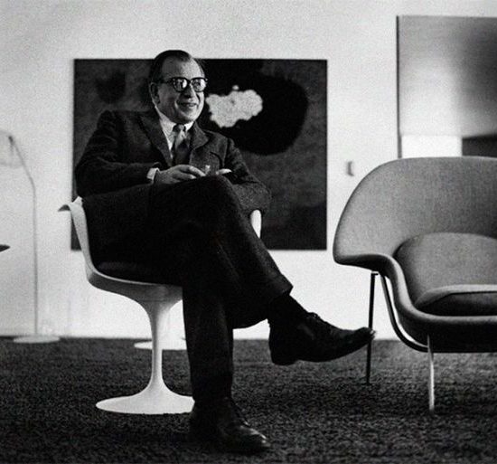 SAARINEN'S FUTURISITIC FURNITURE STYLE, PHOTO HOLLACCLUNY.CA / PINTEREST