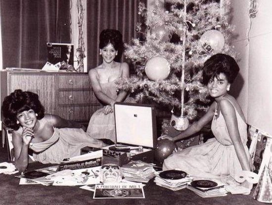 A SUPREMES CHRISTMAS, DETROIT 1960S, PHOTO WEHADFACETHEN ON TUMBLR / PINTEREST