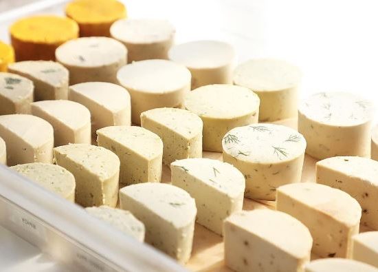 CHEESE ASSOTRMENT, PHOTO @PLANTHROPIE / INSTAGRAM