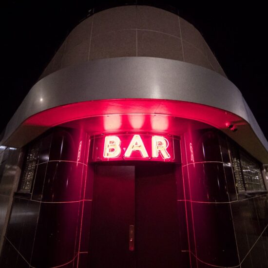 WILLIS SHOW BAR EXTERIOR. PHOTO WILLIS SHOW BAR