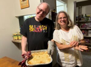 JULIAN AND CATHY MAKING APPLE COBBLER, PHOTO JARC/CKC AGENCY