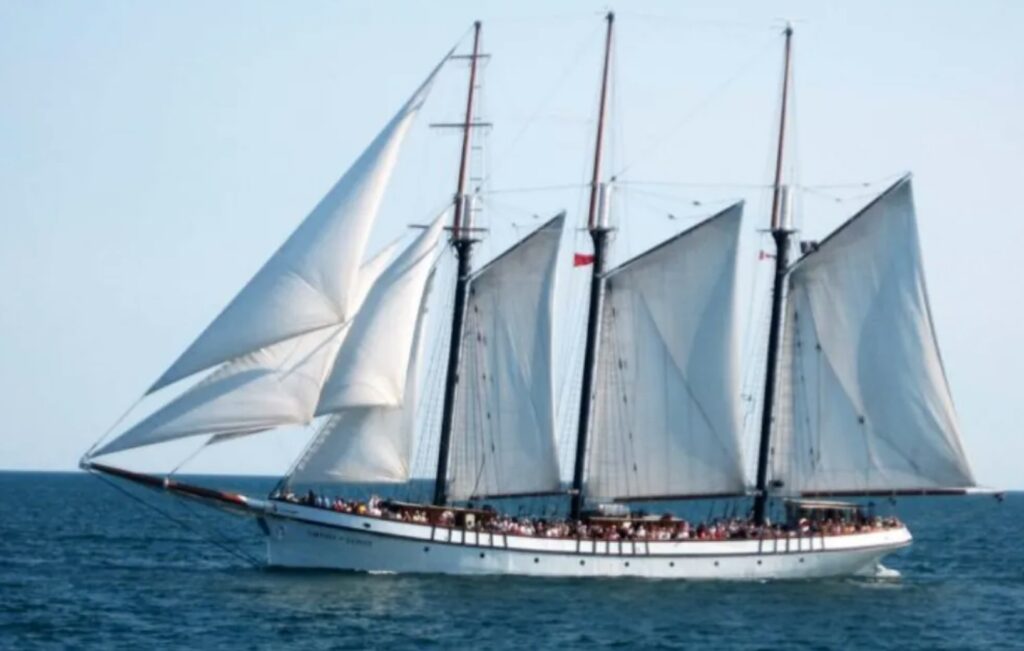 EMPIRE SANDY TALL SHIP, PHOTO COLLEEN ROBAR/SAIL DETROIT