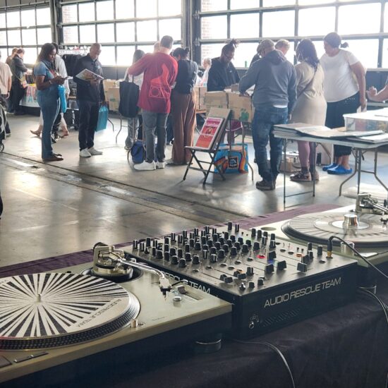 INSIDE EASTER MARKET DETROIT VINYLFEST EVENT, PHOTO DEROIT VINYLFEST MEDIA