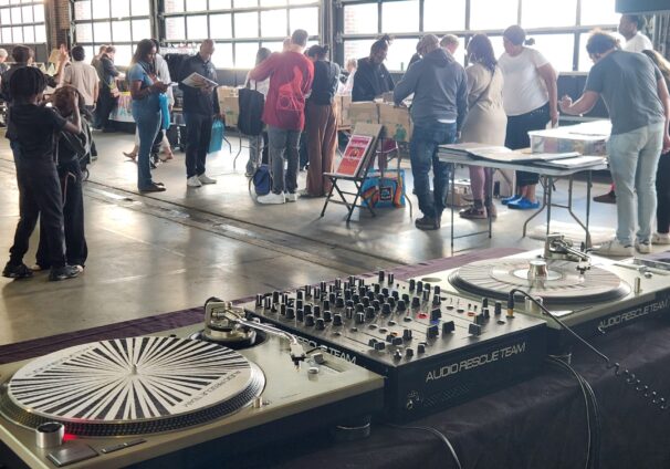 INSIDE EASTER MARKET DETROIT VINYLFEST EVENT, PHOTO DEROIT VINYLFEST MEDIA