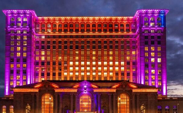 HALLOWEEN AT THE STATION-MICHIGAN CENTRAL STATION IMAGES, PHOTO MICHIGAN CENTRAL STATION