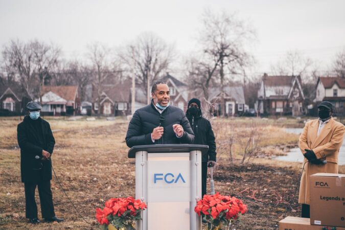 RON STALLWORTH (CENTER), EXTERNAL AFFAIRS LEAD FOR FCA. PHOTO FCA NORTH AMERICA