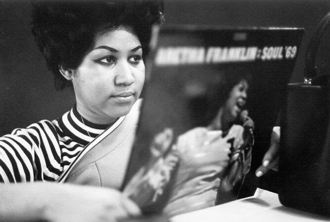 ARETHA FRANKLIN IN NYC ON THE DAY OF HER QUEEN OF SOUL ALBUM RELEASE studios on January 9, 1969, PHOTO MICHAEL OCHS ARCHIVES / GETTY IMAGES