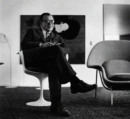 SAARINEN'S FUTURISITIC FURNITURE STYLE, PHOTO HOLLACCLUNY.CA / PINTEREST