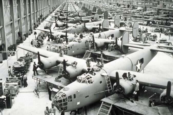 1942 B-24 PRODUCTION AT WILLOW RUN