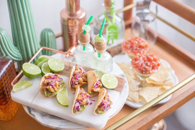 CINCO DE MAYO COCKTAILS AND FOOD ; PHOTO HEATHER FORD : UNSPLASH