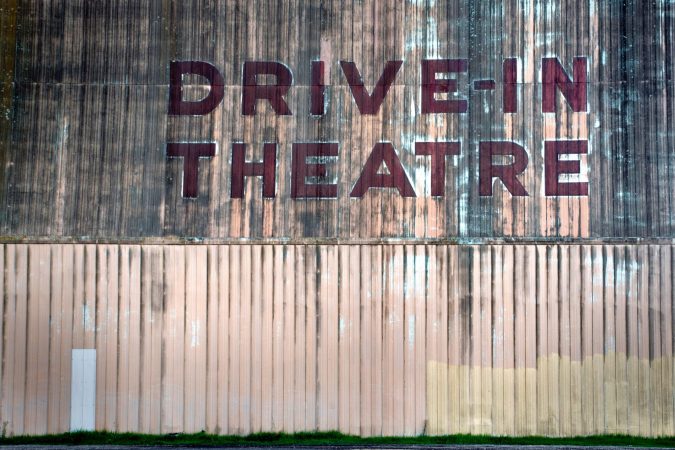 DRIVE-IN THEATERS IN DETROIT. PHOTO TIM MOSSHOLDER / UNSPLASH