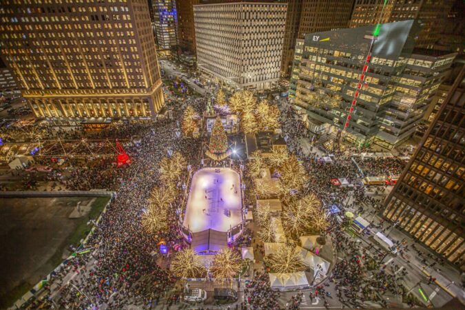 CAMPUS MARTIUS DETROIT TREE LIGHTING. PHOTO DDP