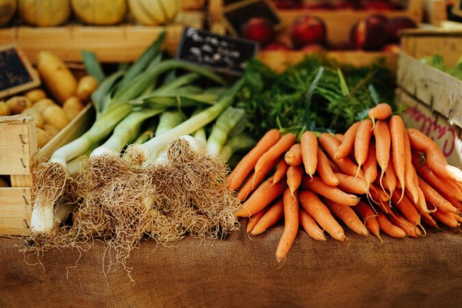 FRESH LOCALLY GROWN PRODUCE, PHOTO PETER WENDT : UNSPLASH
