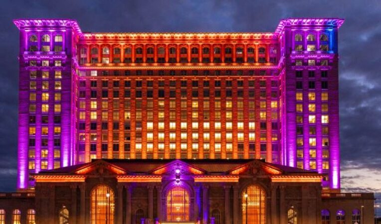 HALLOWEEN AT THE STATION-MICHIGAN CENTRAL STATION IMAGES, PHOTO MICHIGAN CENTRAL STATION