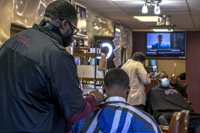 Barber // DEANGELO SMITH SR AND OTHER BARBERS INISDE EXECUTIVE CUTS. PHOTO JOPHN BOZICK