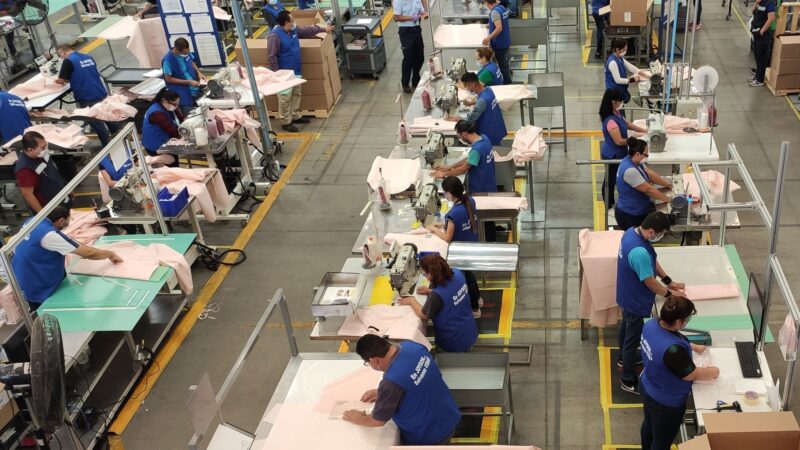 AUTOMAKERS FORD MANUFACTURING REUSABLE GOWNS WITH AIRBAG SUPPLIER JOYSON SAFETY SYSTEMS