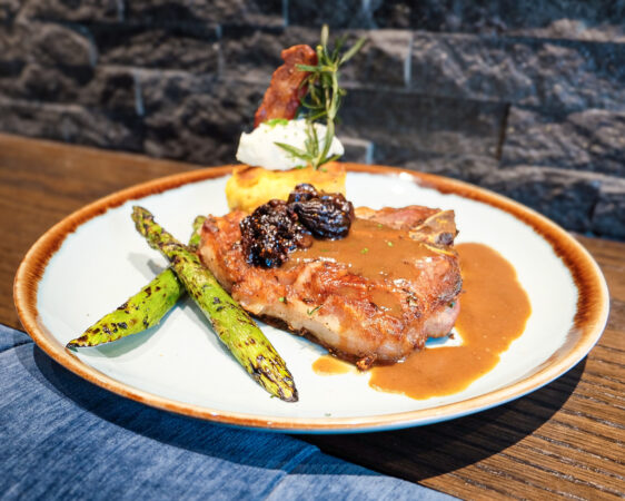 NYE VEAL CHOP AT SYMPOSIA, PHOTO SYMPOSIA DETROIT