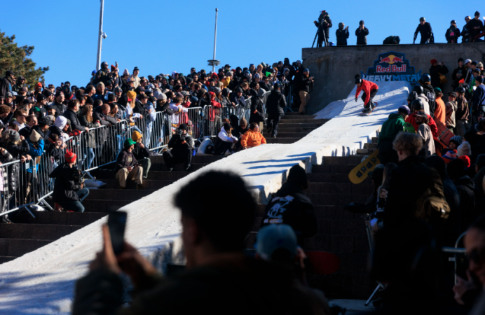 STREET SNOWBOARDING IN HART PLAZA