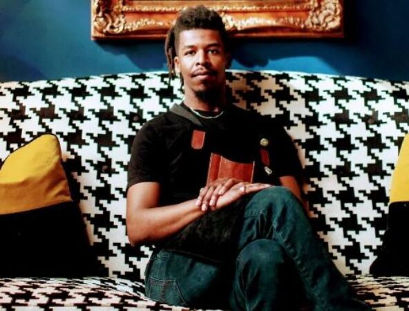 WILLOW BARTENDER AND POET, ANDRE SYKES AT SAVANNAH BLUE IN DETROIT, PHOTO @DACOCKTAIL POET ON INSTAGRAM