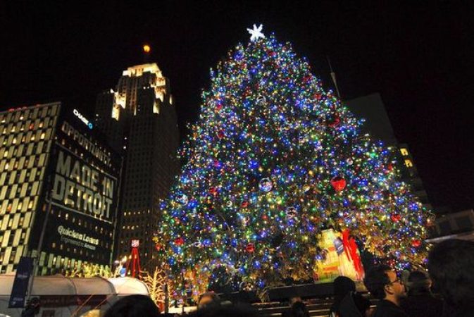 DETROIT CHRISTMAS TREE LIGHTING, PHOTO BY PAUL WARNER / GETTY IMAGES