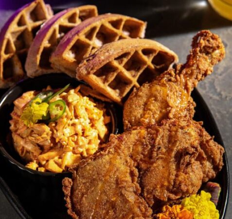 CHICKEN AND WAFFLES HANNAH DETROIT, PHOTO @GBINEDETROIT / @GERARDBELEVENDER / @HANNADETROIT ON IG