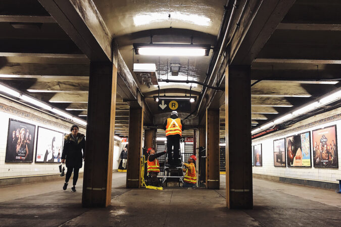 A VEOVO INSTALLATION IN A NYC SUBWAY, ONE OF THE TRANSIT TECH LAB ACCELERATOR PARTICIPANTS